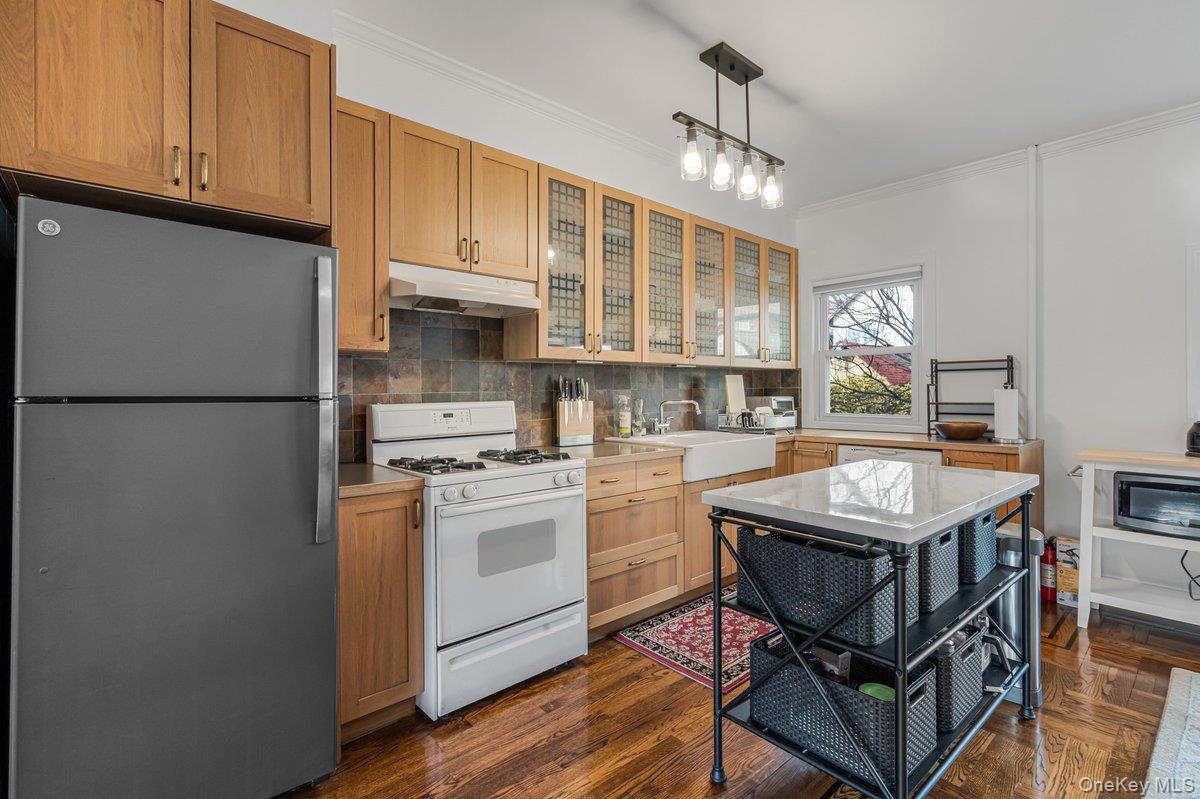 68-17 Groton Street, Forest Hills, NY 11375