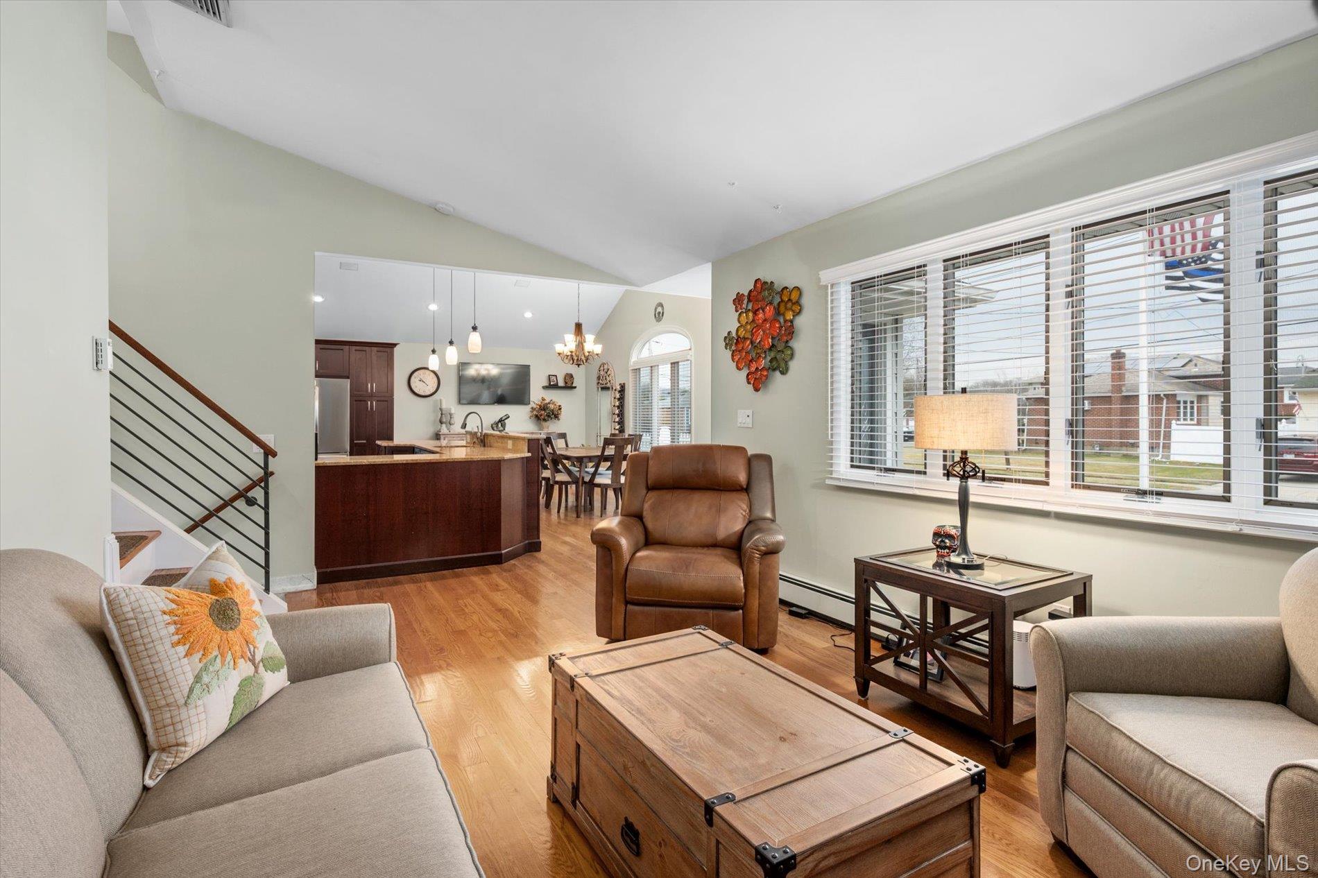 525 Roosevelt Avenue, Massapequa Park, NY 11762