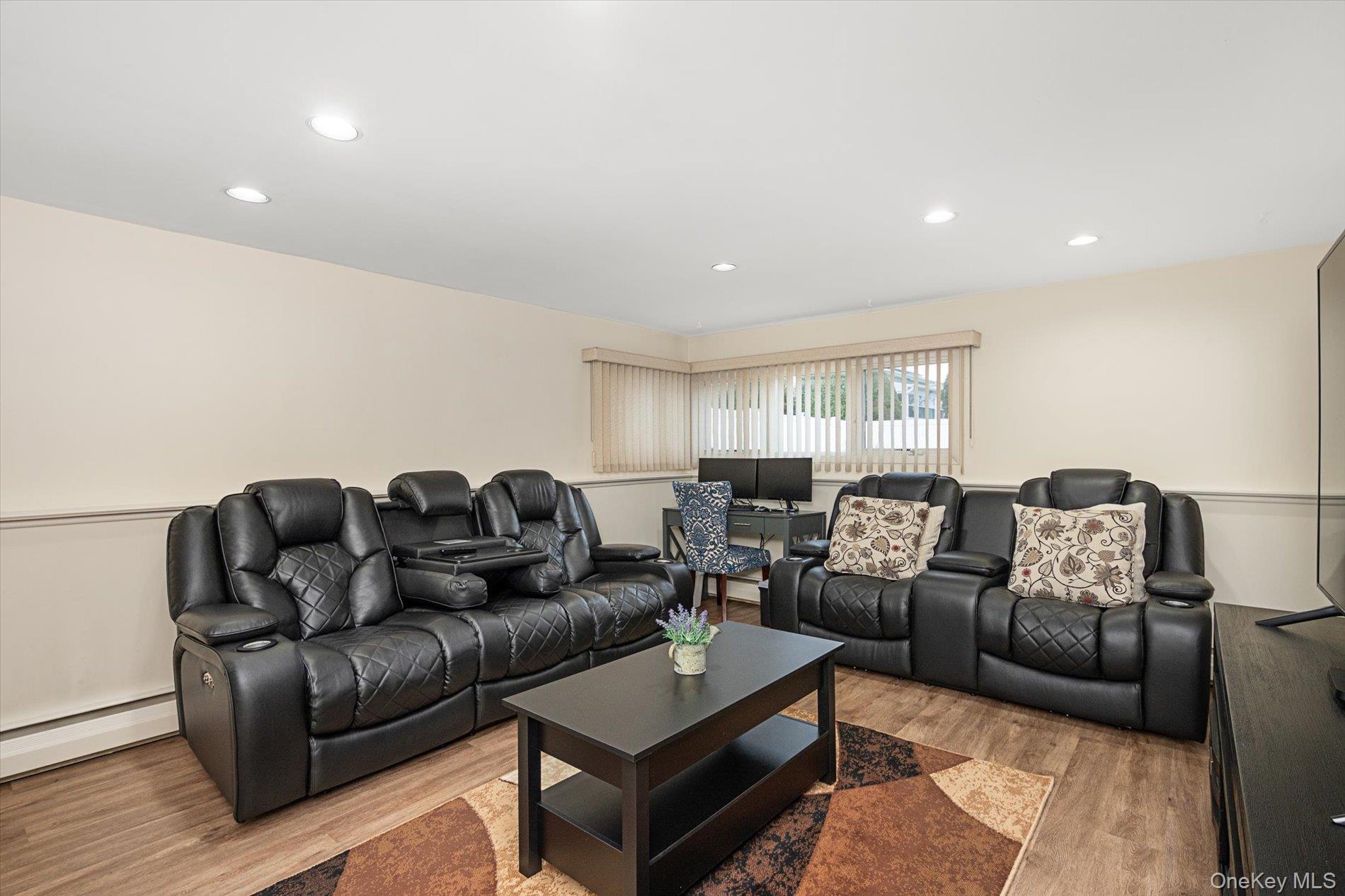 525 Roosevelt Avenue, Massapequa Park, NY 11762