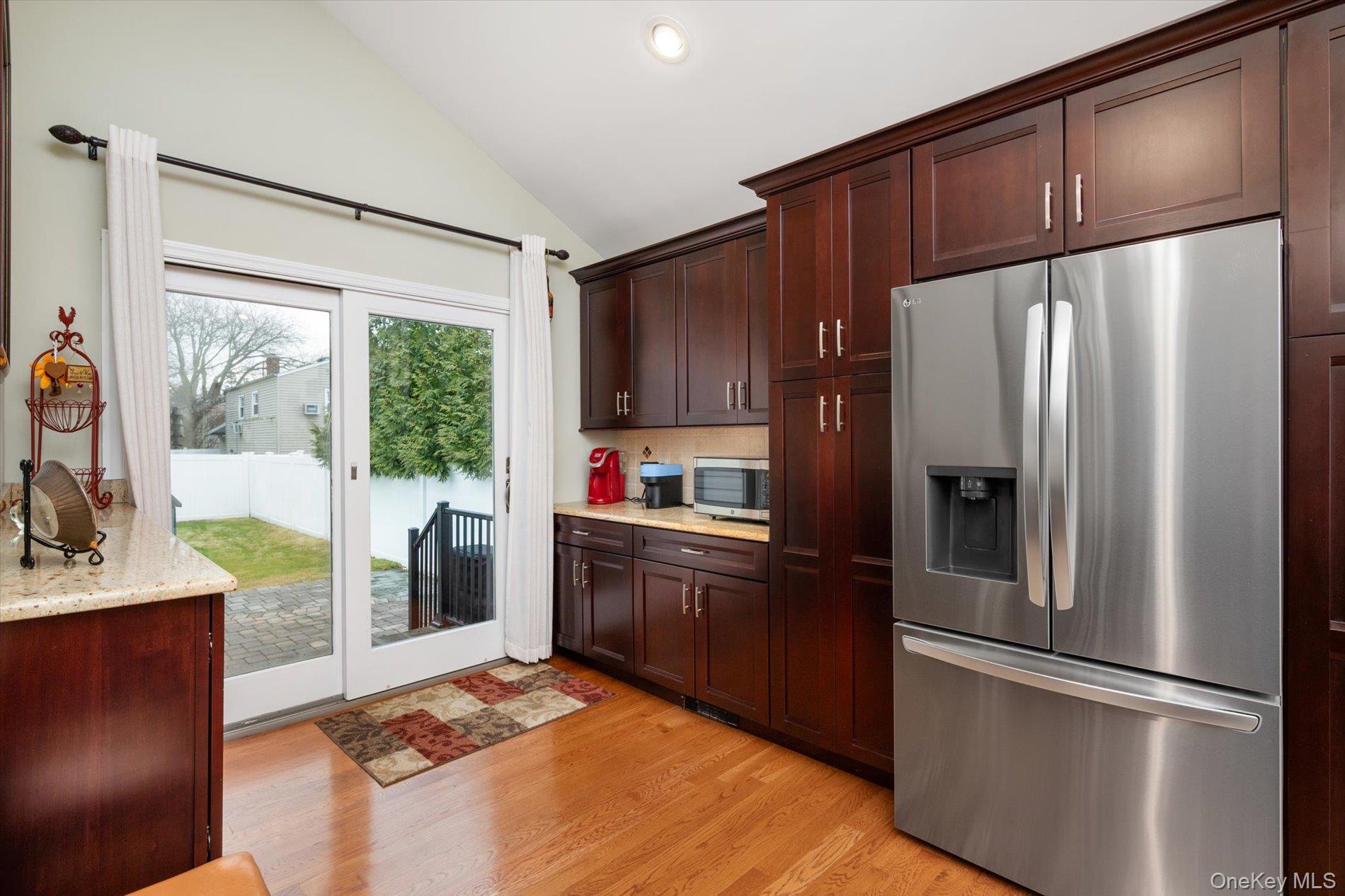 525 Roosevelt Avenue, Massapequa Park, NY 11762