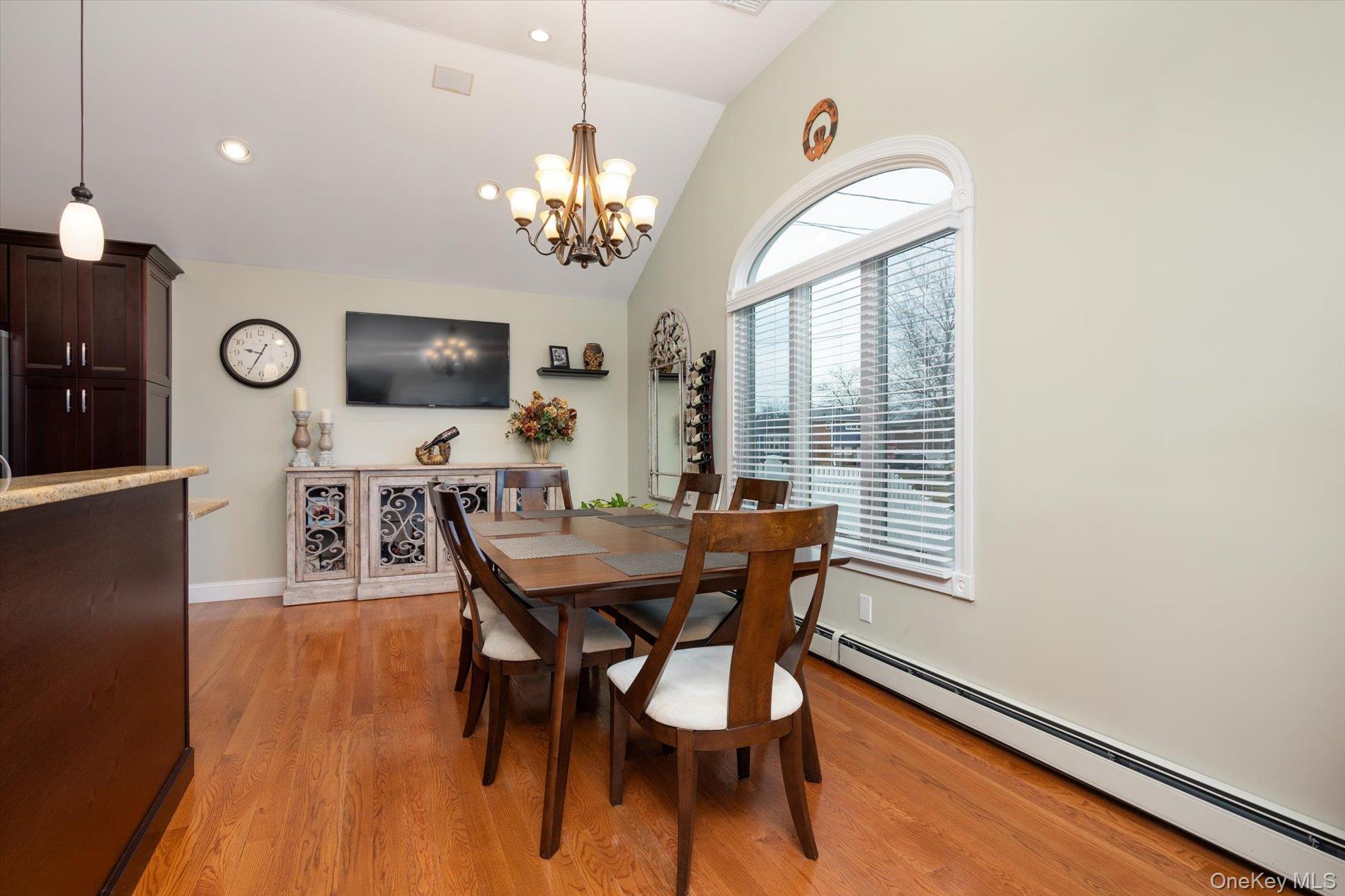 525 Roosevelt Avenue, Massapequa Park, NY 11762