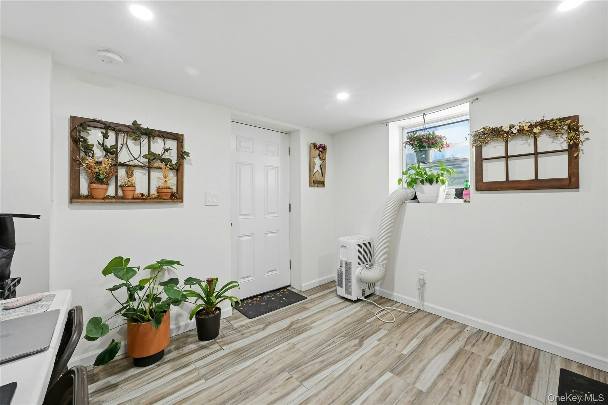 12 Charles Street, Bay Shore, NY 11706