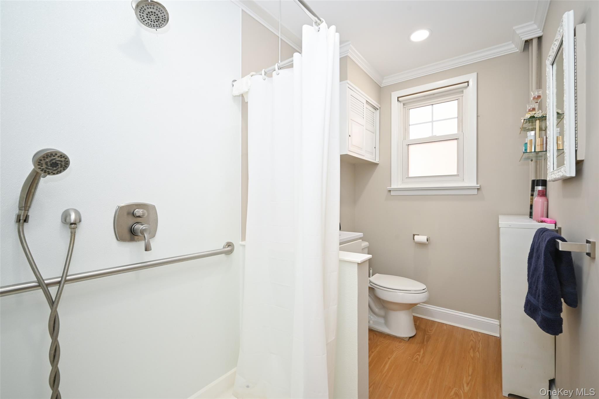 12513 6th Avenue, College Point, NY 11356