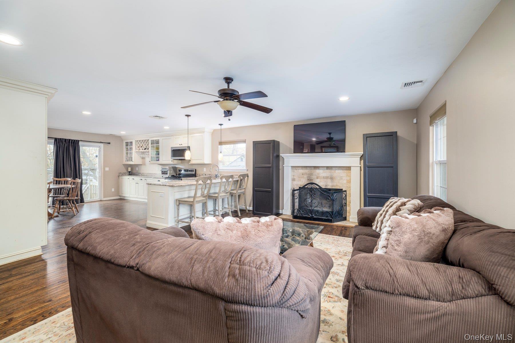 12 Summit Street, East Patchogue, NY 11772