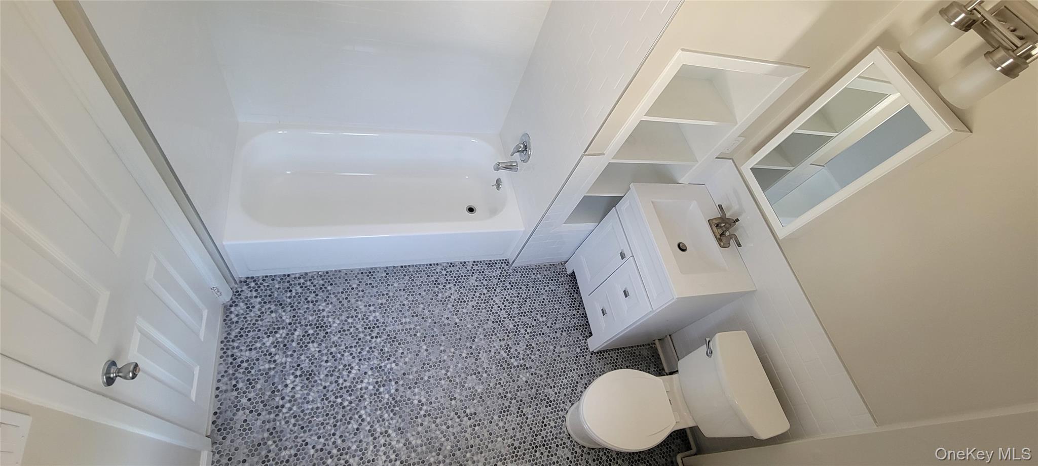 463-465 Main St # C, Islip, NY 11751