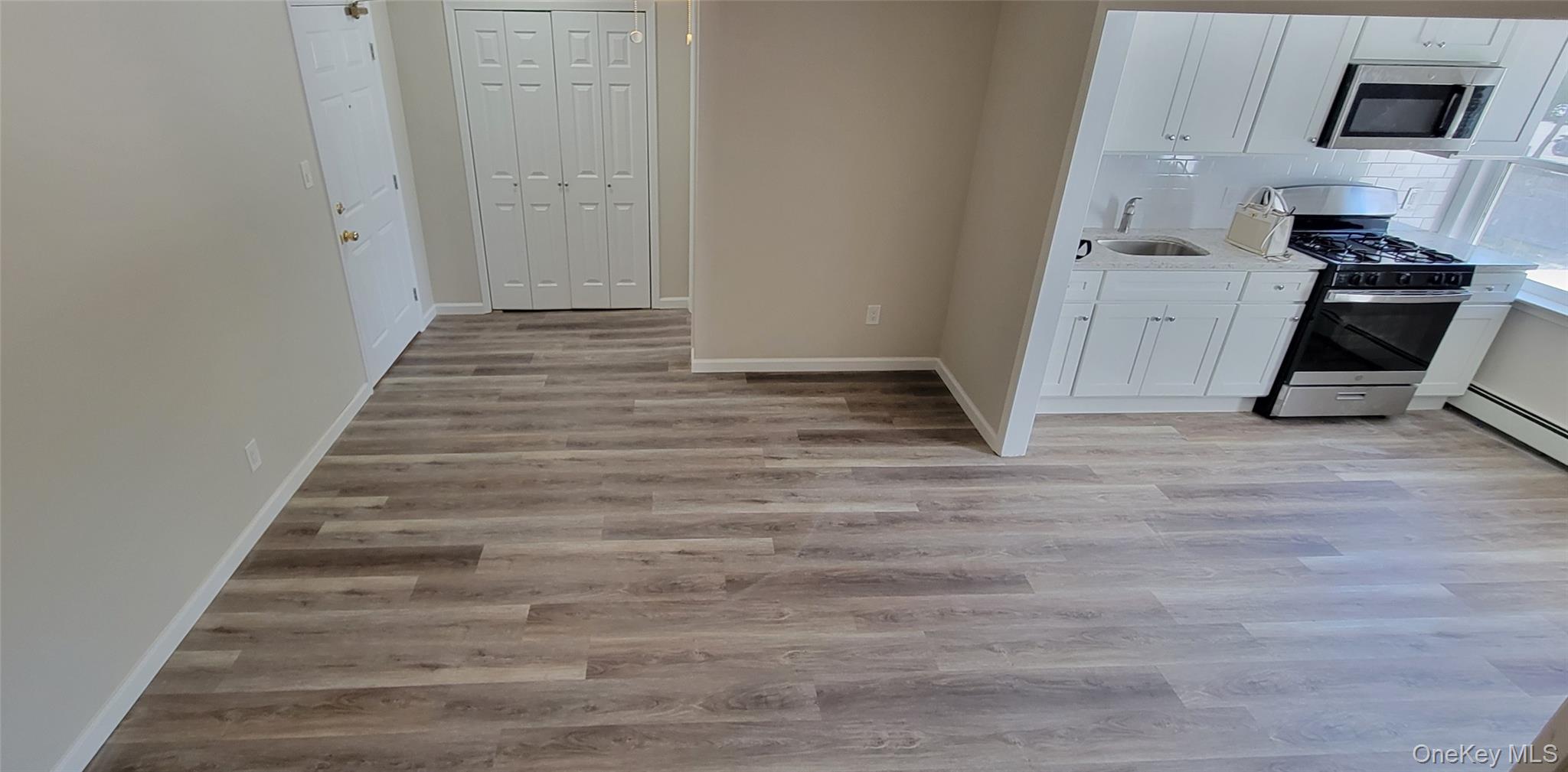 463-465 Main St # C, Islip, NY 11751