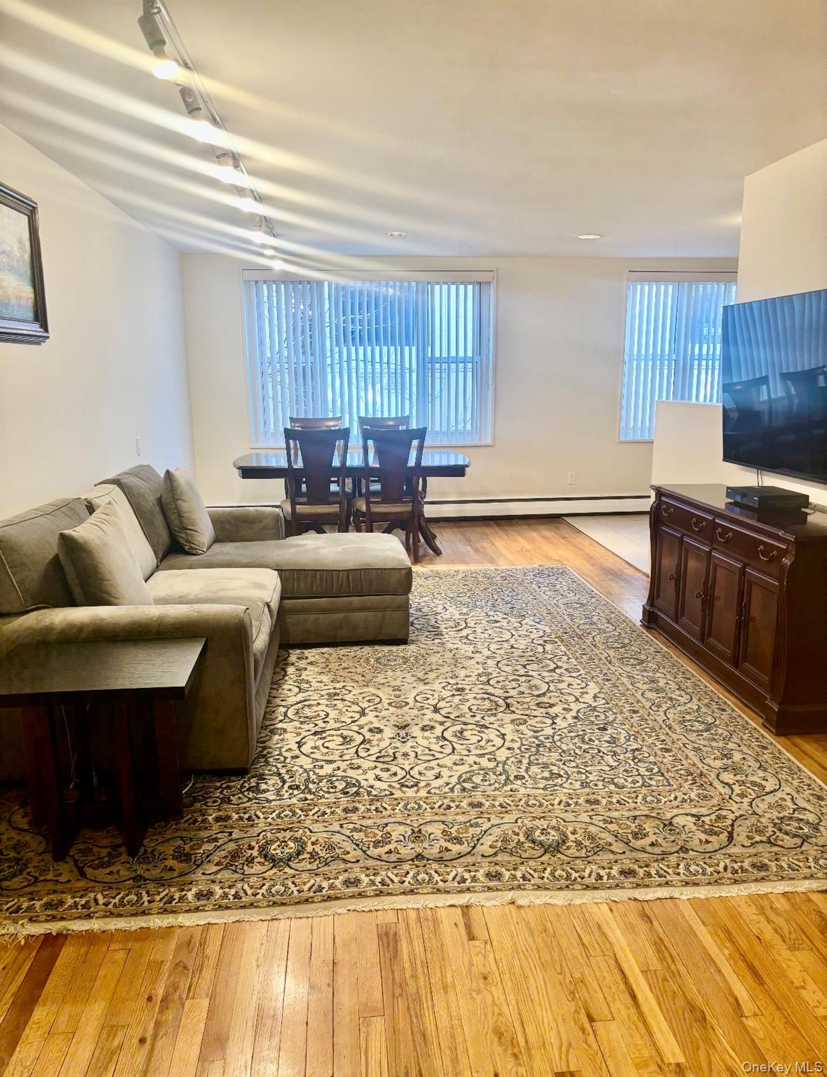 25 Canterbury Road # 2F, Great Neck, NY 11021