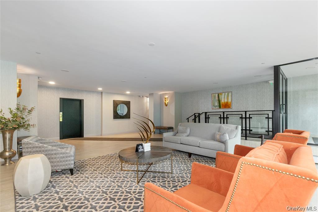 25 Canterbury Road # 2F, Great Neck, NY 11021