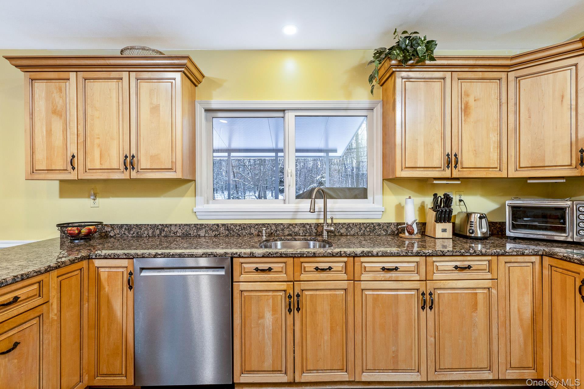 25 Sheryl Crescent, Smithtown, NY 11787