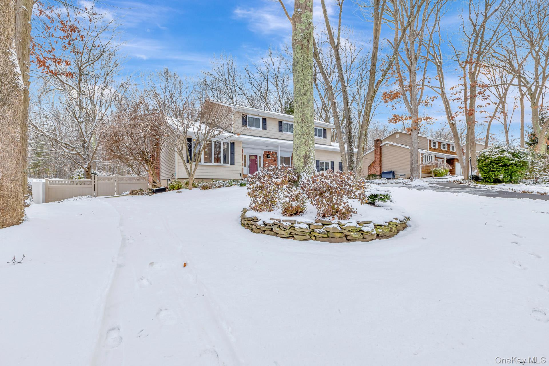 25 Sheryl Crescent, Smithtown, NY 11787