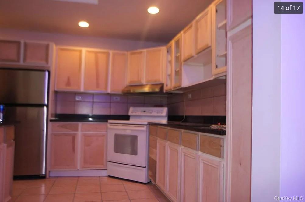 86 LAKE PROMENADE, Ronkonkoma, NY 11779