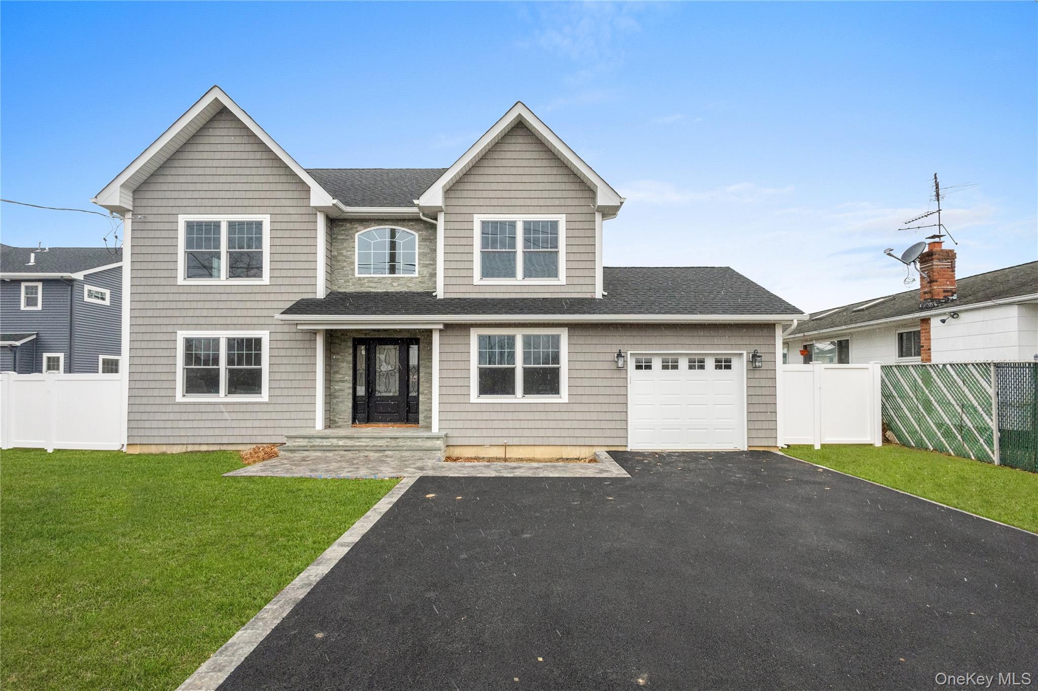 961 N. Broadway, Massapequa, NY 11758