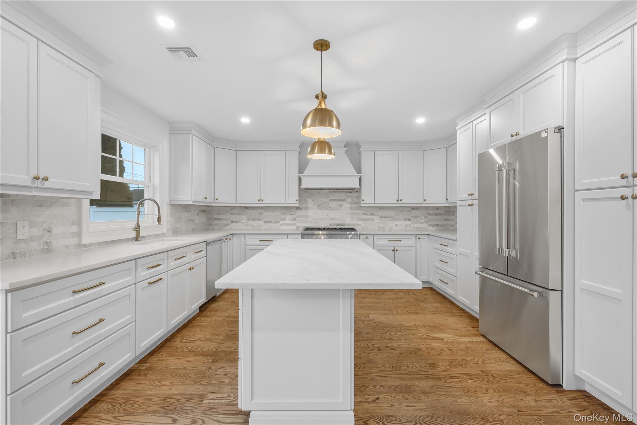 961 N. Broadway, Massapequa, NY 11758