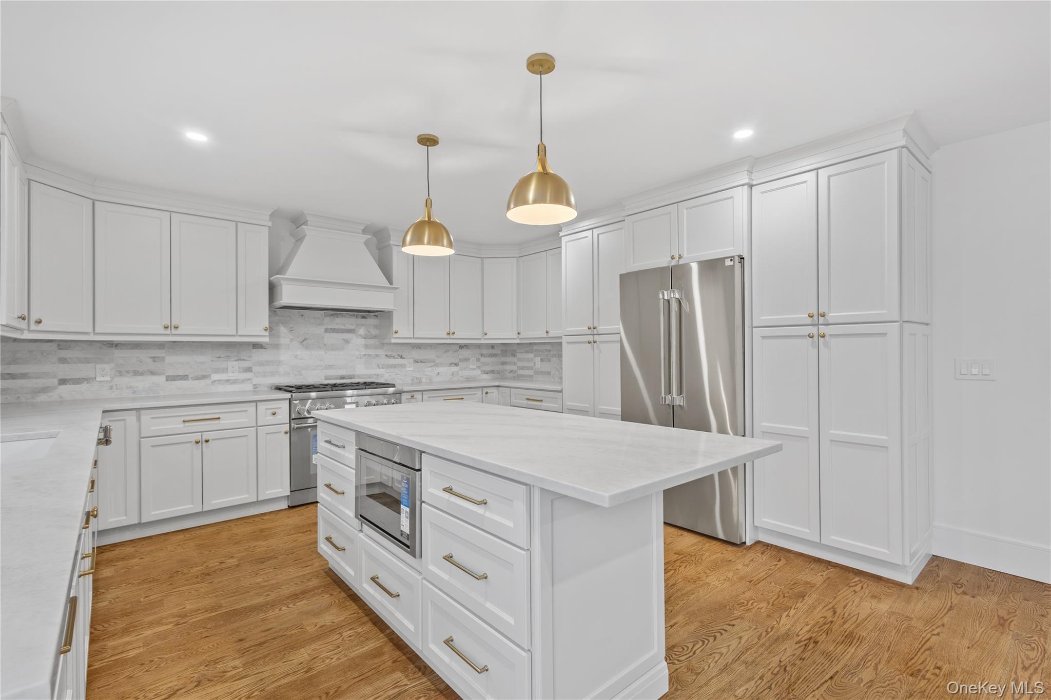 961 N. Broadway, Massapequa, NY 11758