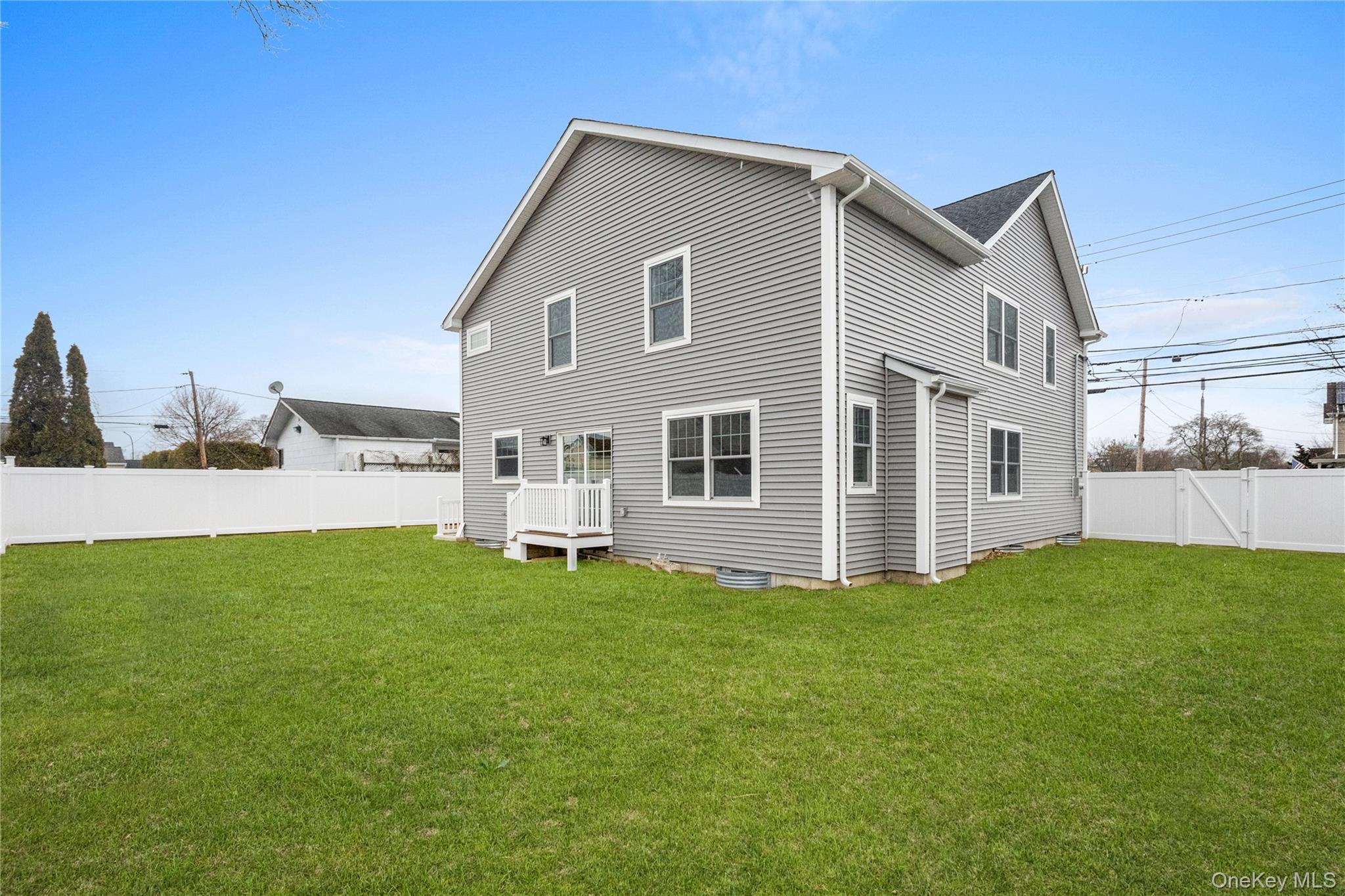 961 N. Broadway, Massapequa, NY 11758