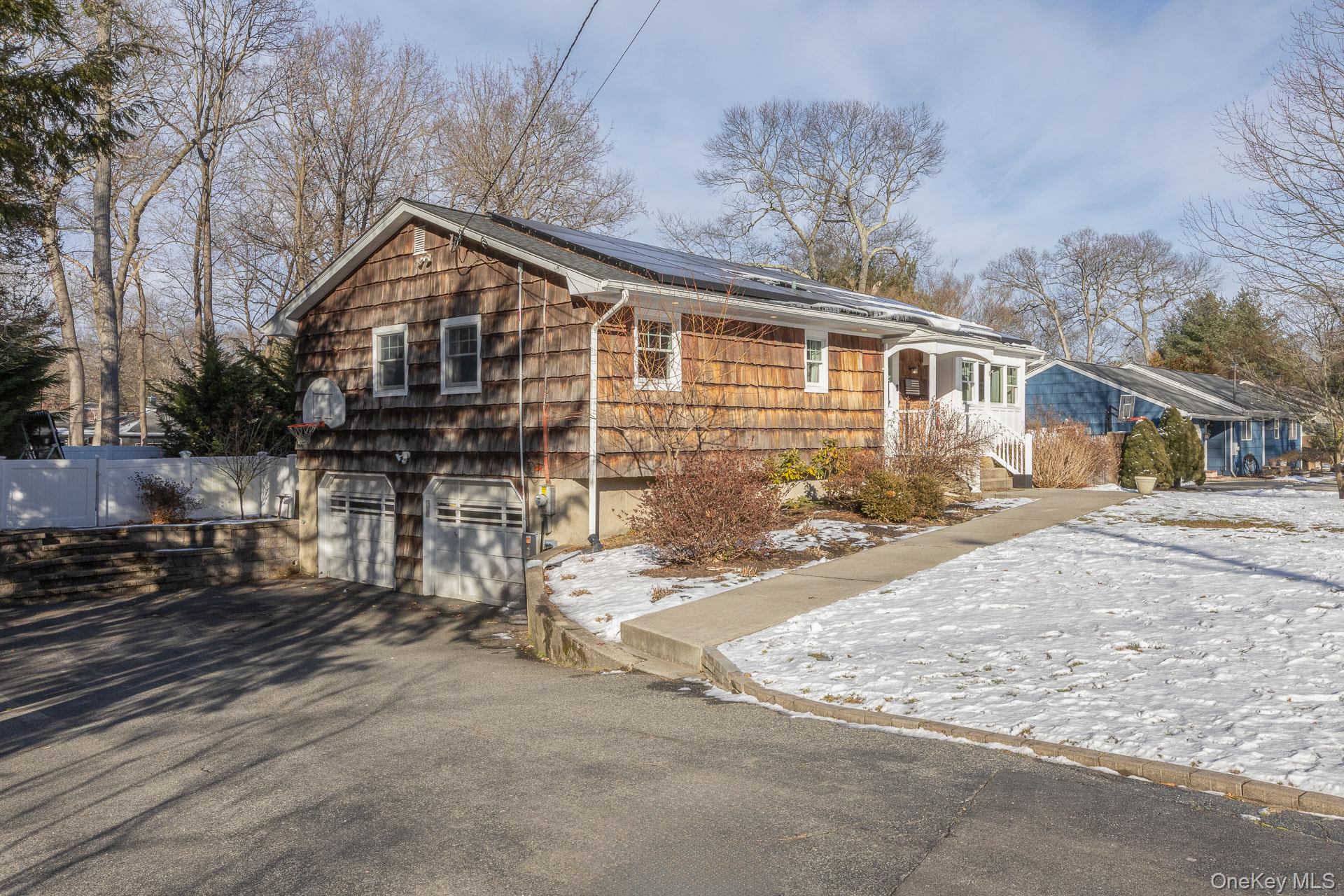 49 Lexington Avenue, Smithtown, NY 11787