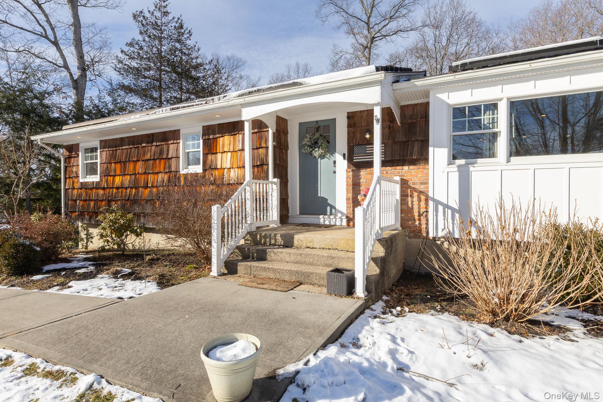 49 Lexington Avenue, Smithtown, NY 11787