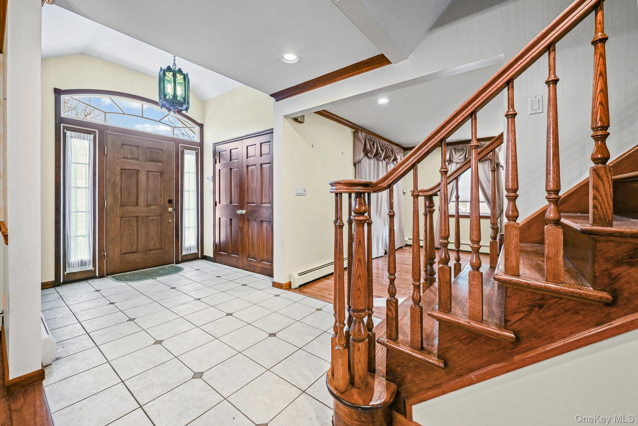 95 Oakdale Lane, East Hills, NY 11577