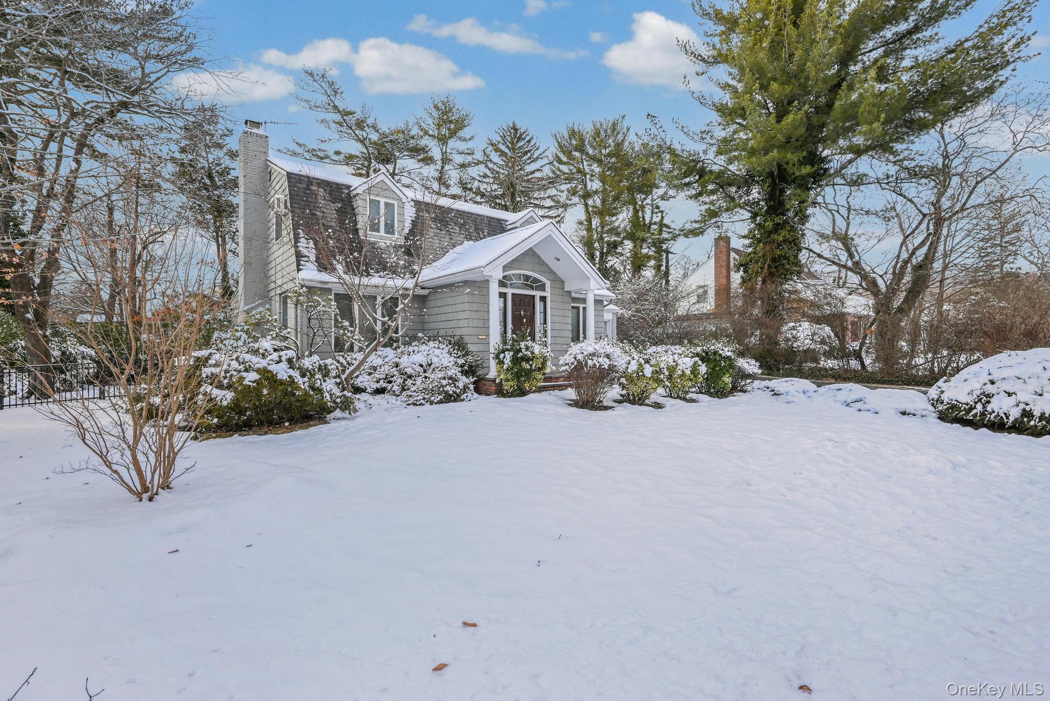 95 Oakdale Lane, East Hills, NY 11577