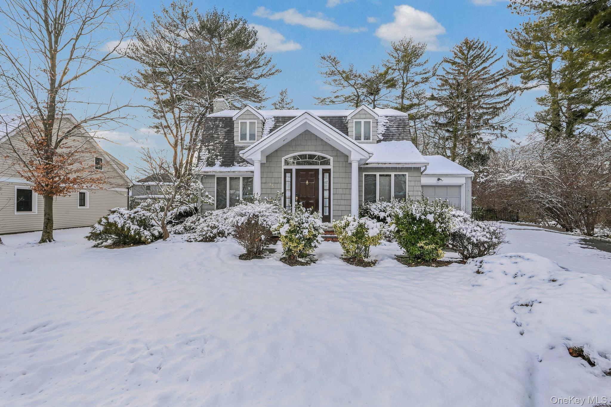 95 Oakdale Lane, East Hills, NY 11577