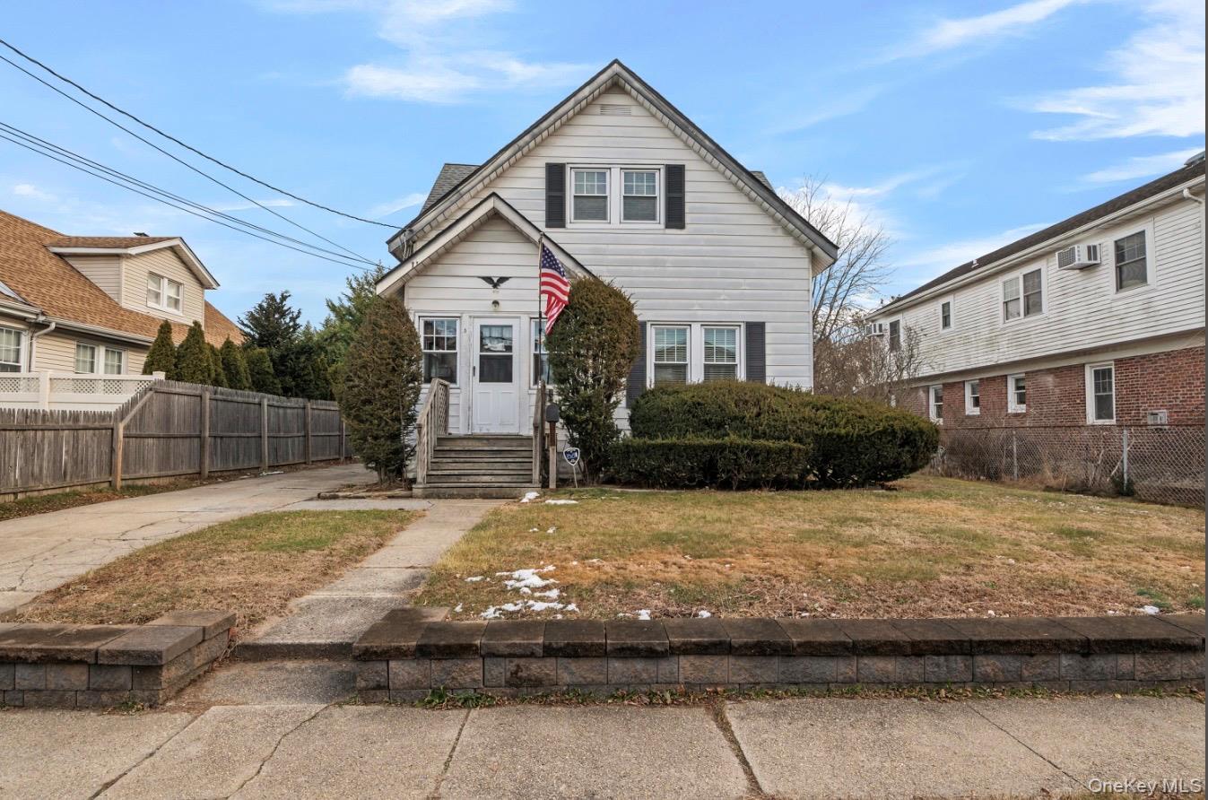 5 Cedar Avenue, Farmingdale, NY 11735