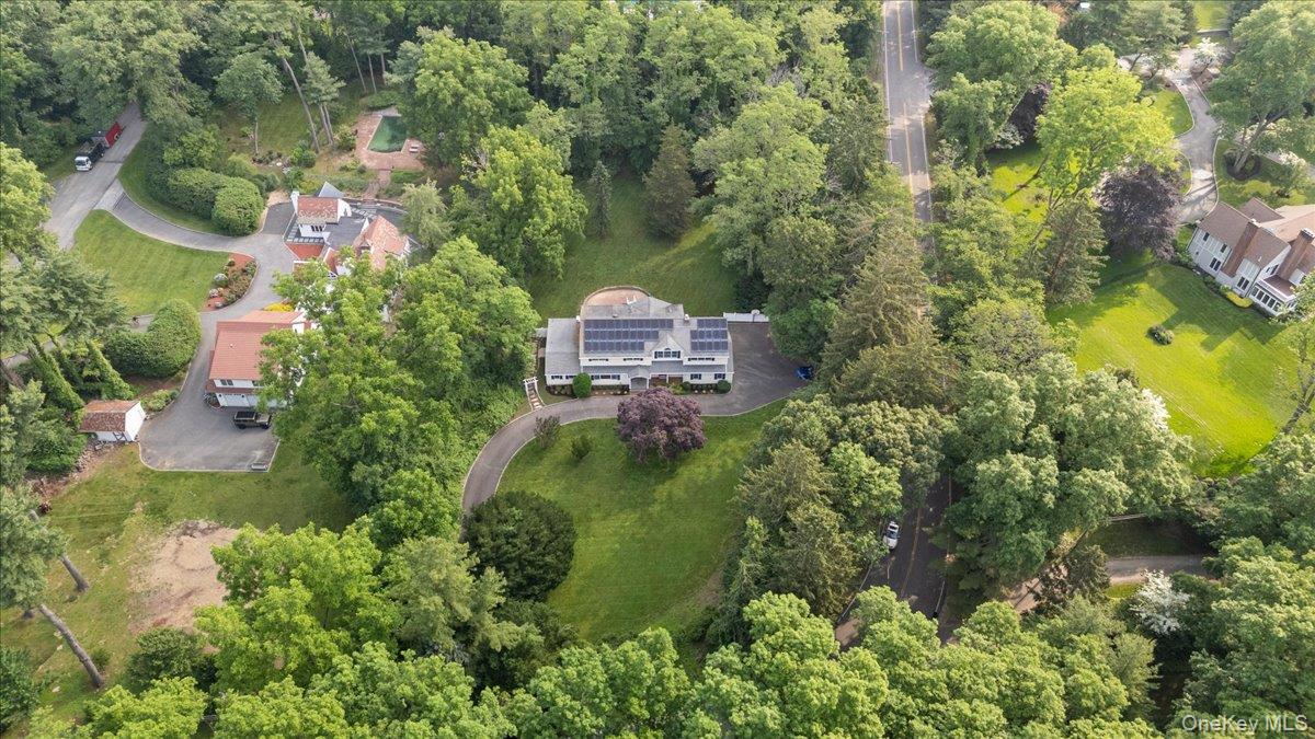 306 Southdown Road, Lloyd Harbor, NY 11743