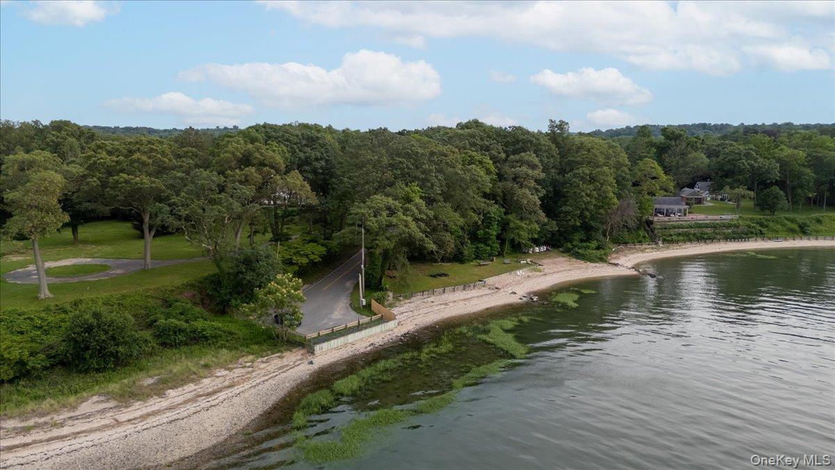 306 Southdown Road, Lloyd Harbor, NY 11743