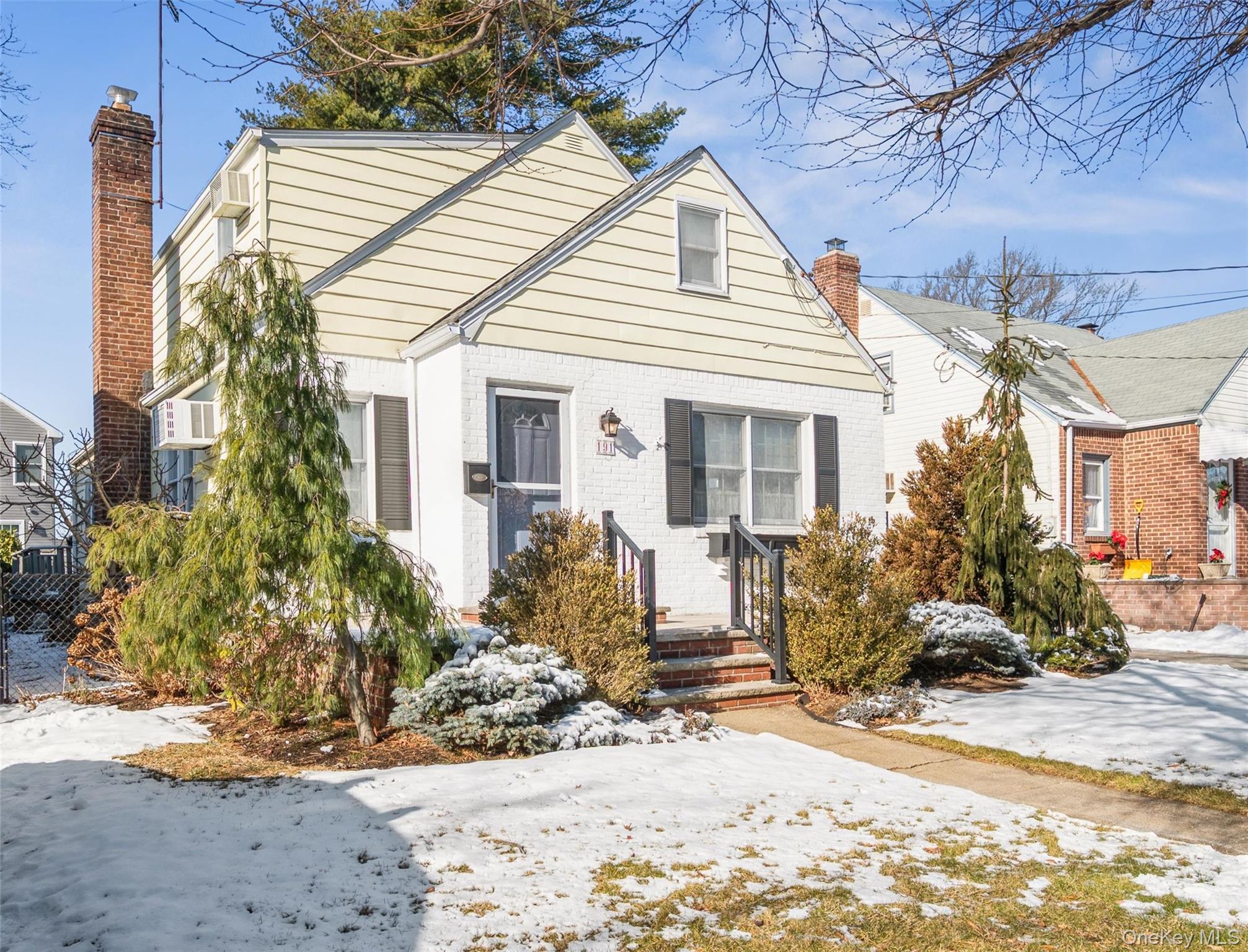 191 Euston Road S, Garden City South, NY 11530