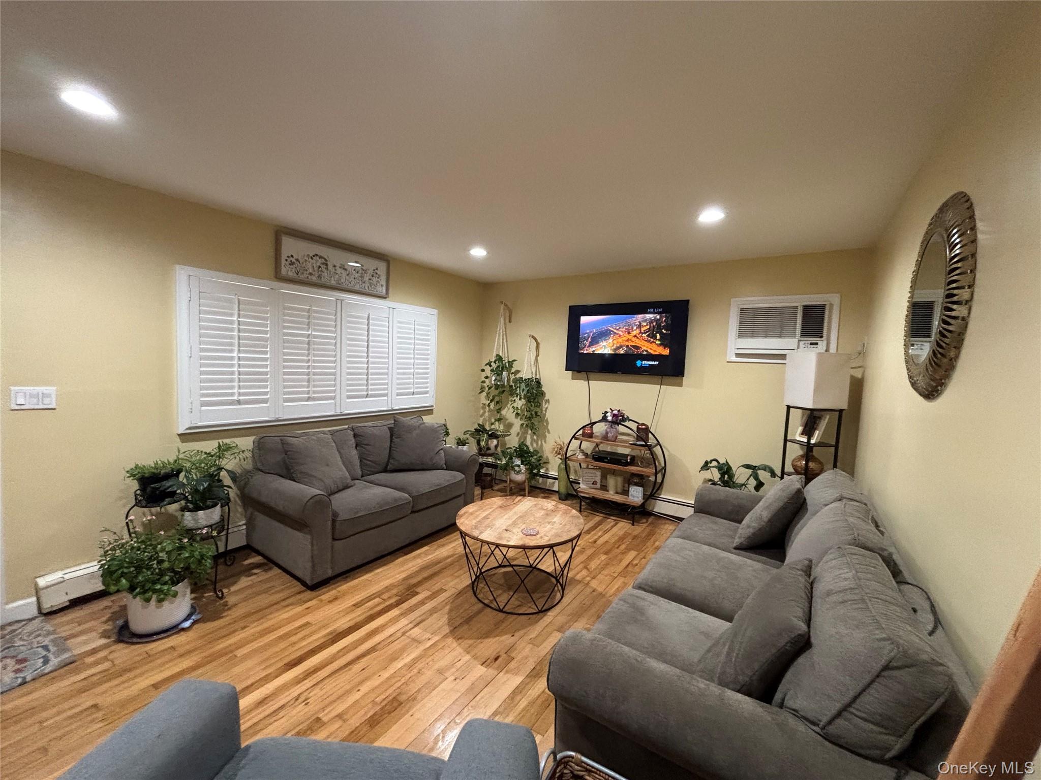 6 E Kissimee Road, Lindenhurst, NY 11757