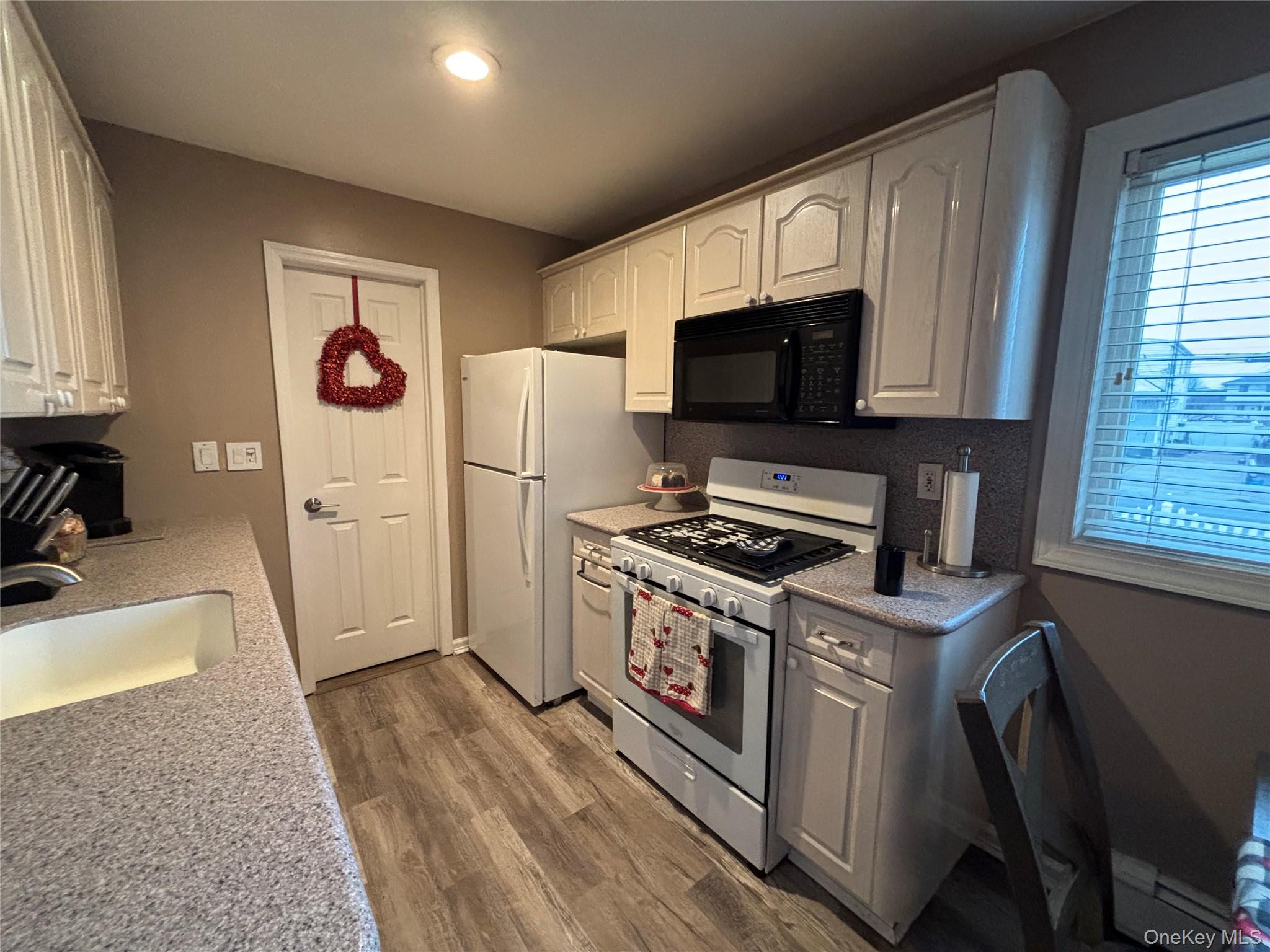 6 E Kissimee Road, Lindenhurst, NY 11757