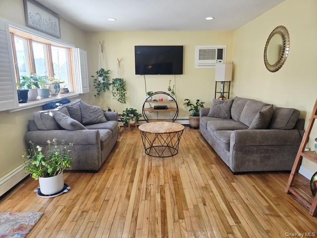 6 E Kissimee Road, Lindenhurst, NY 11757