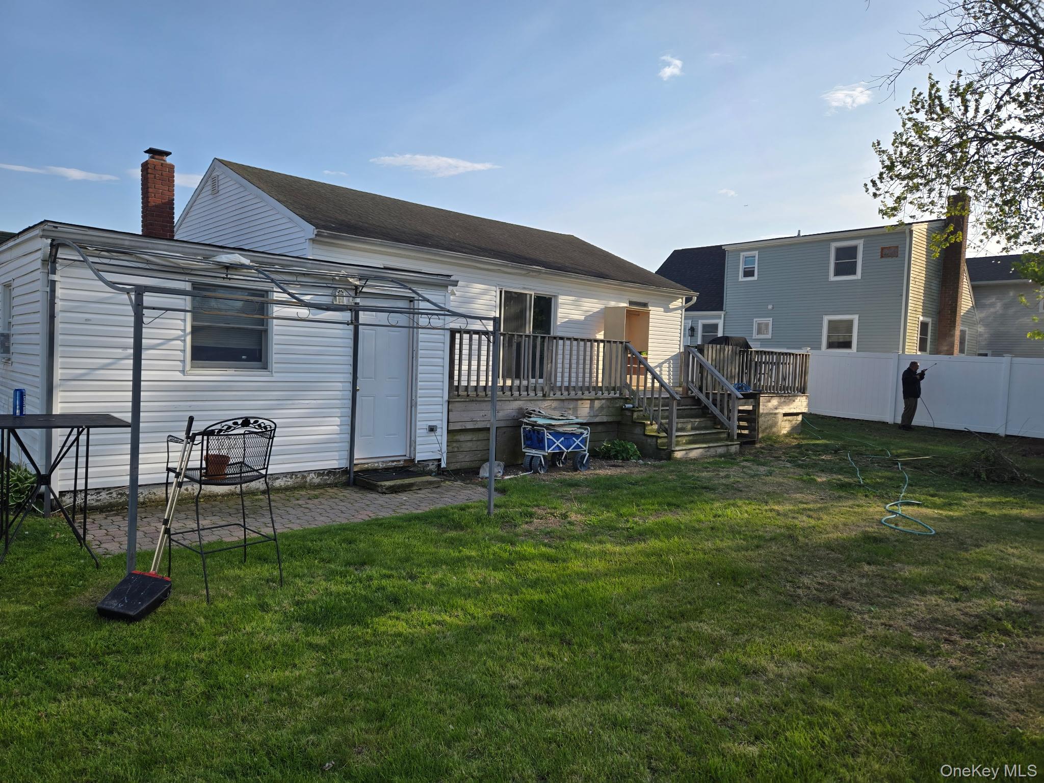 6 E Kissimee Road, Lindenhurst, NY 11757