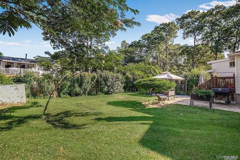 359 Erlanger Blvd, North Babylon, NY 11703