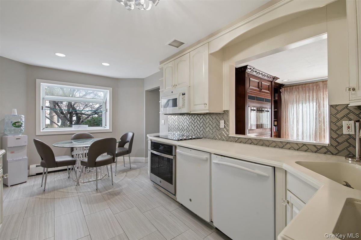 16 Valley Lane N, North Woodmere, NY 11581