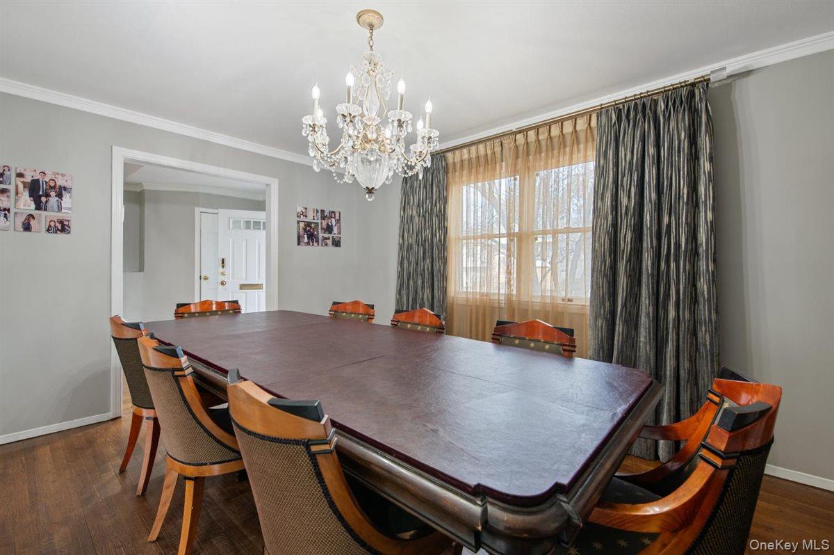 16 Valley Lane N, North Woodmere, NY 11581