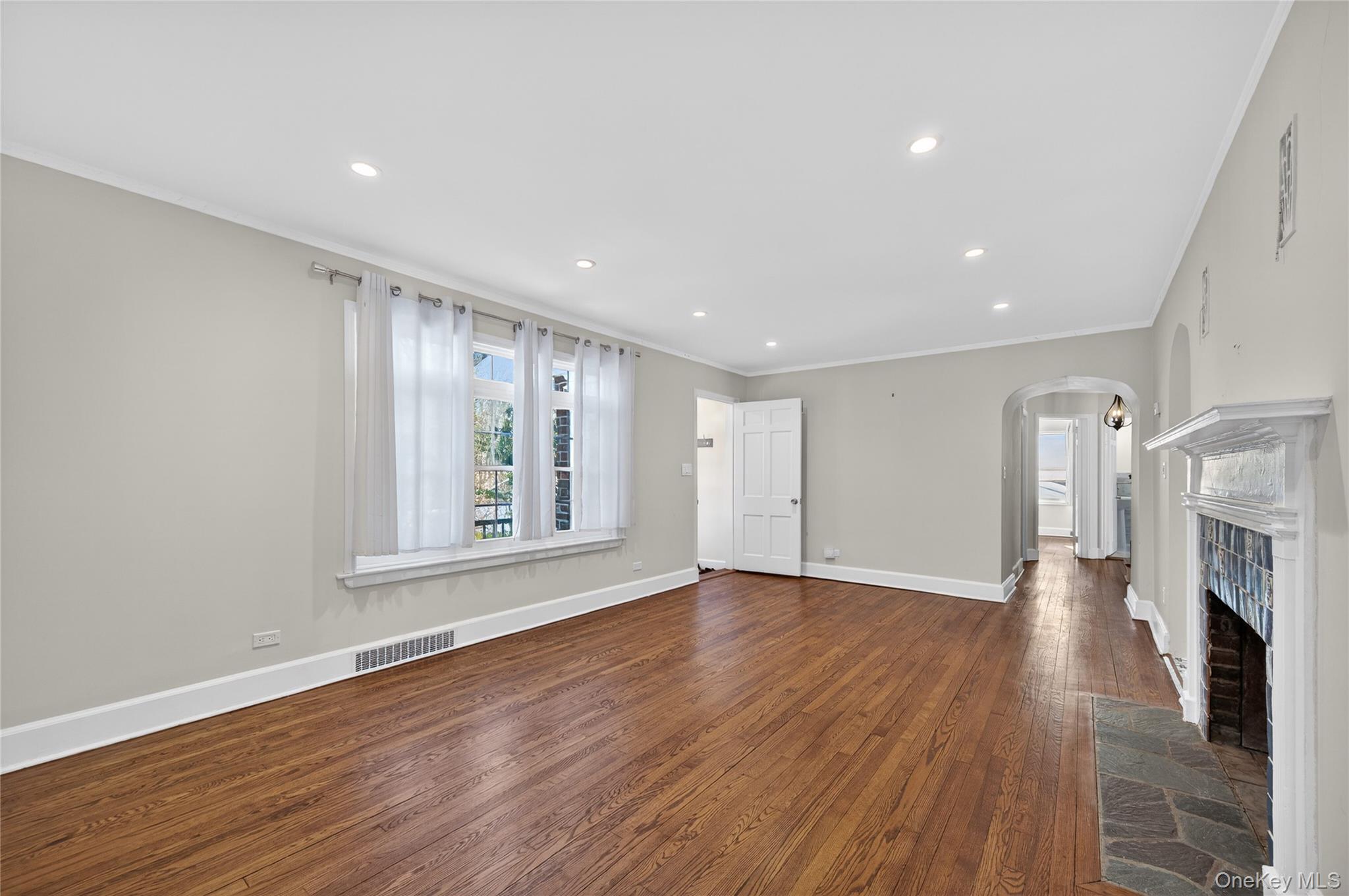 108 La Rue Drive, Huntington, NY 11743