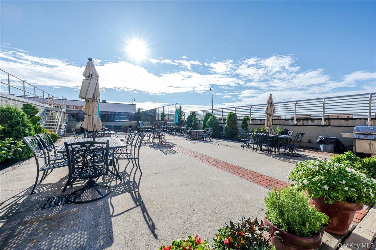 560 W Broadway # 1-H, Long Beach, NY 11561