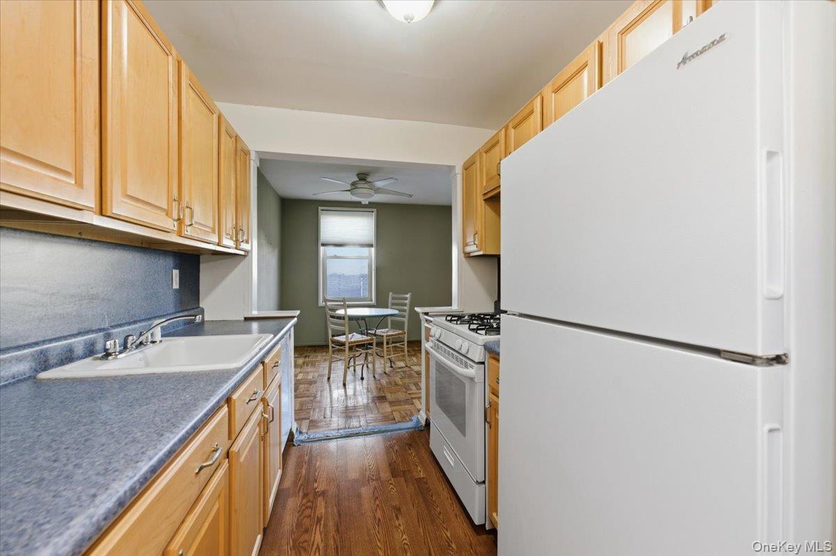 560 W Broadway # 1-H, Long Beach, NY 11561