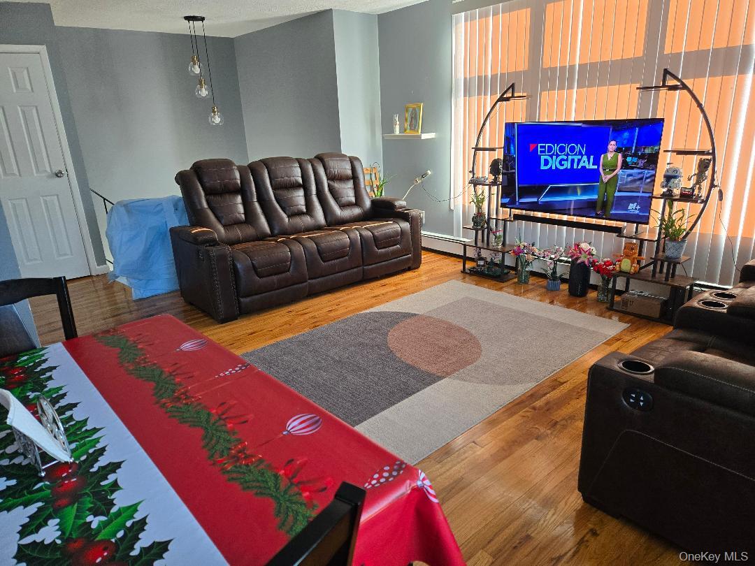 1005 Broadway, Westbury, NY 11590