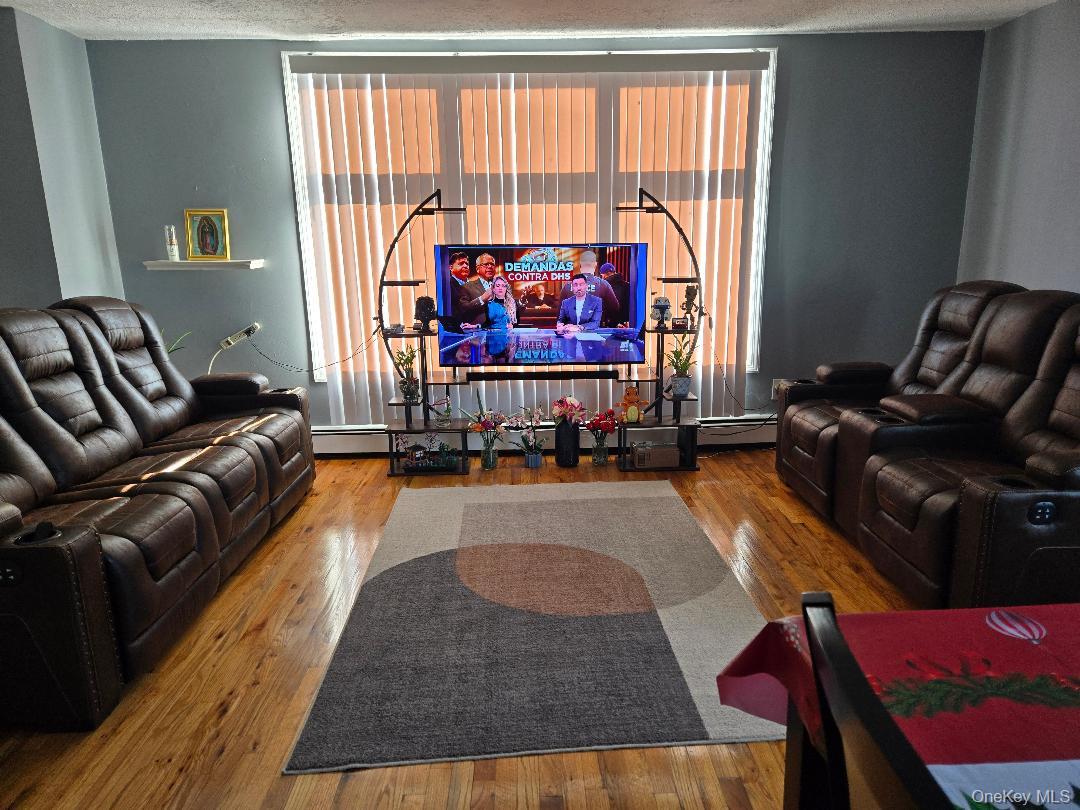 1005 Broadway, Westbury, NY 11590