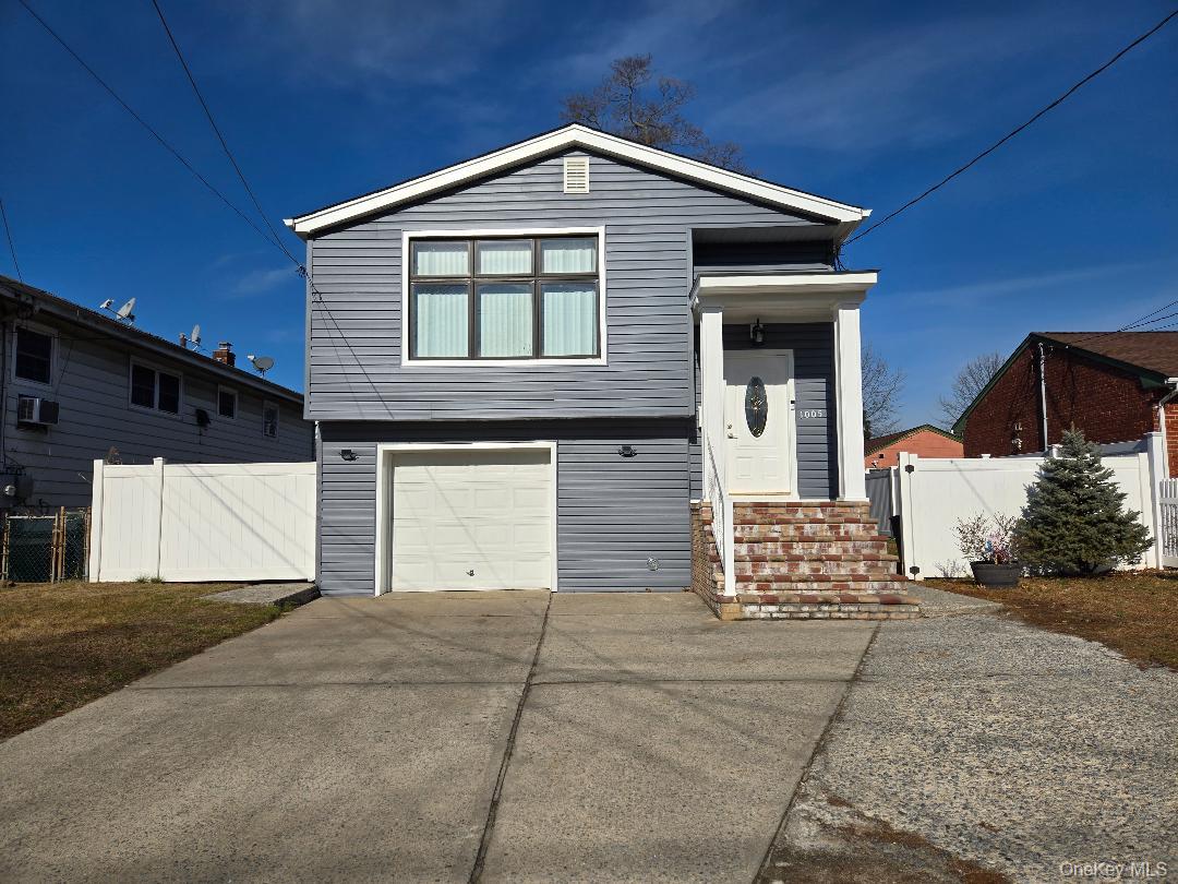 1005 Broadway, Westbury, NY 11590