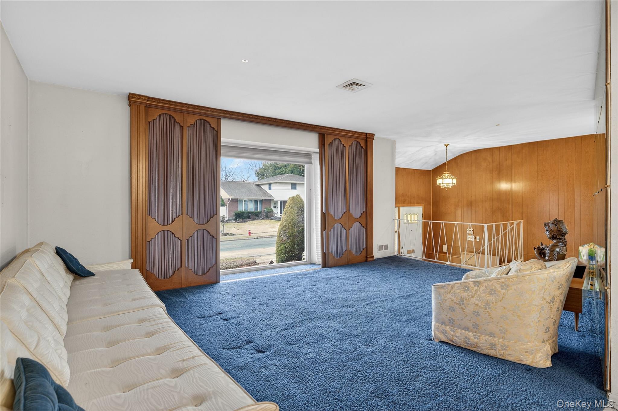 50 Netto Lane, Plainview, NY 11803