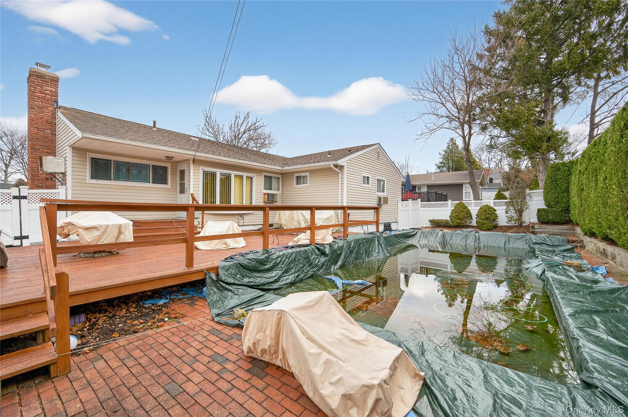 50 Netto Lane, Plainview, NY 11803