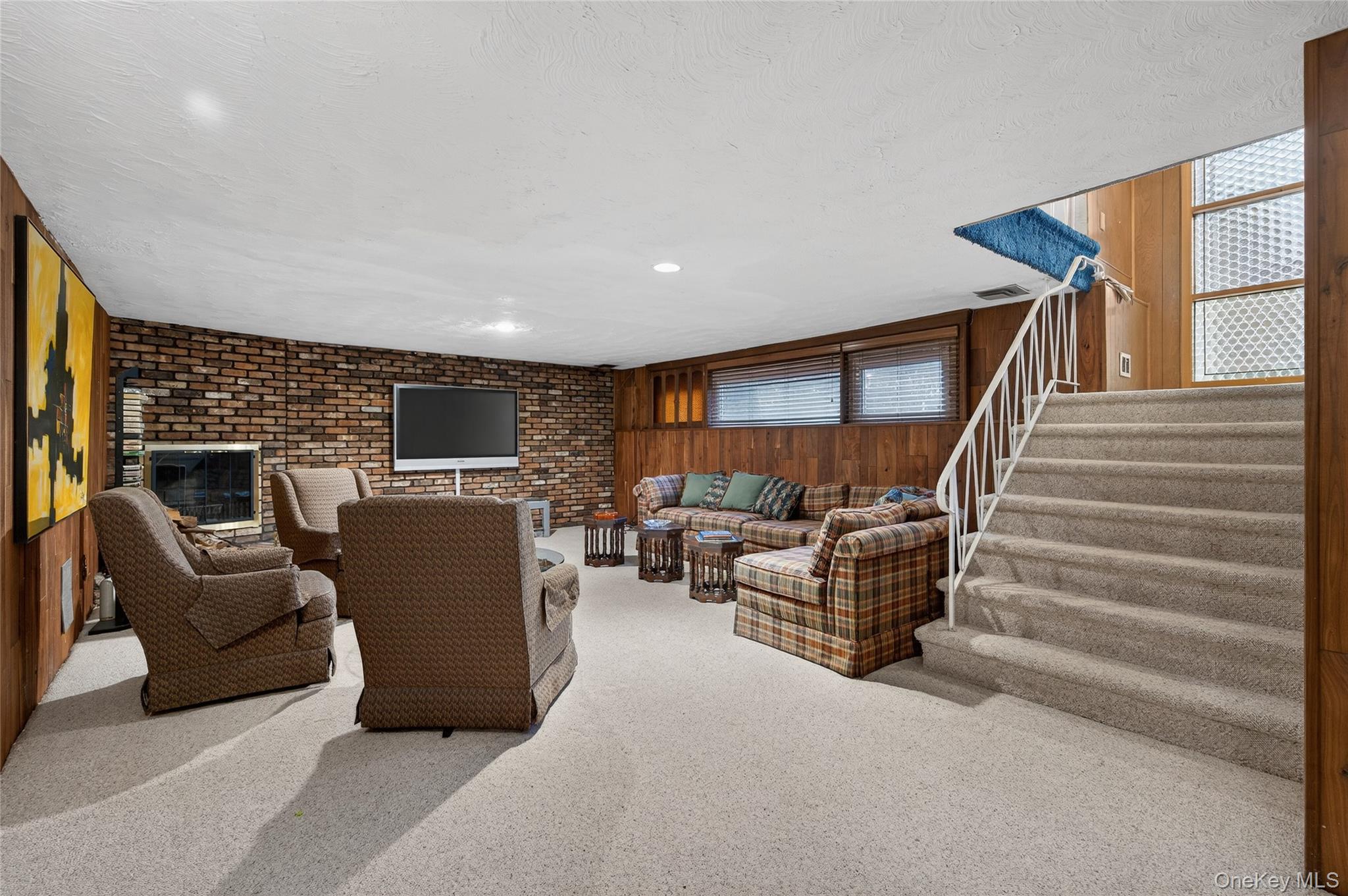 50 Netto Lane, Plainview, NY 11803