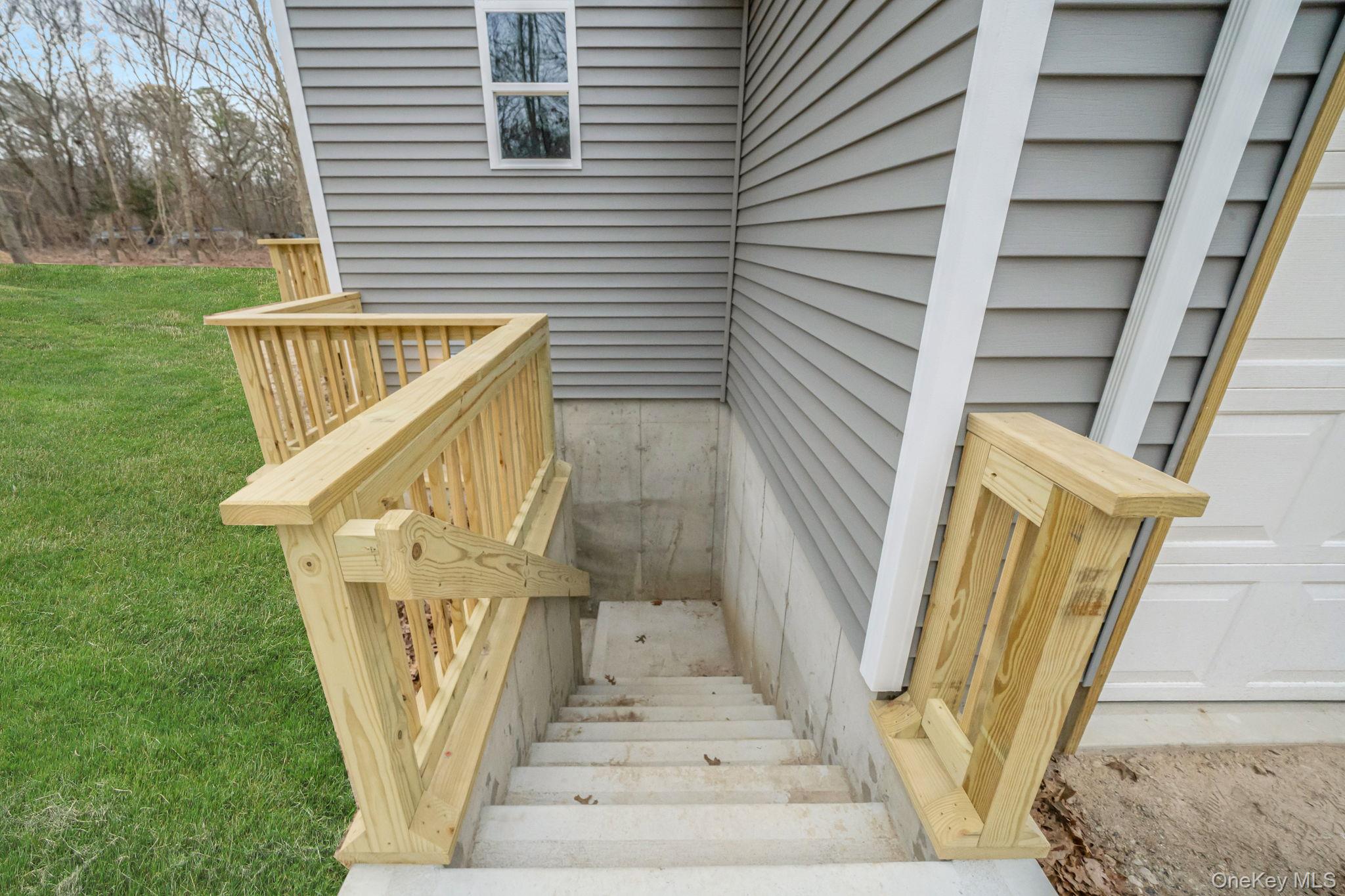 37 Locust Avenue S, Medford, NY 11763