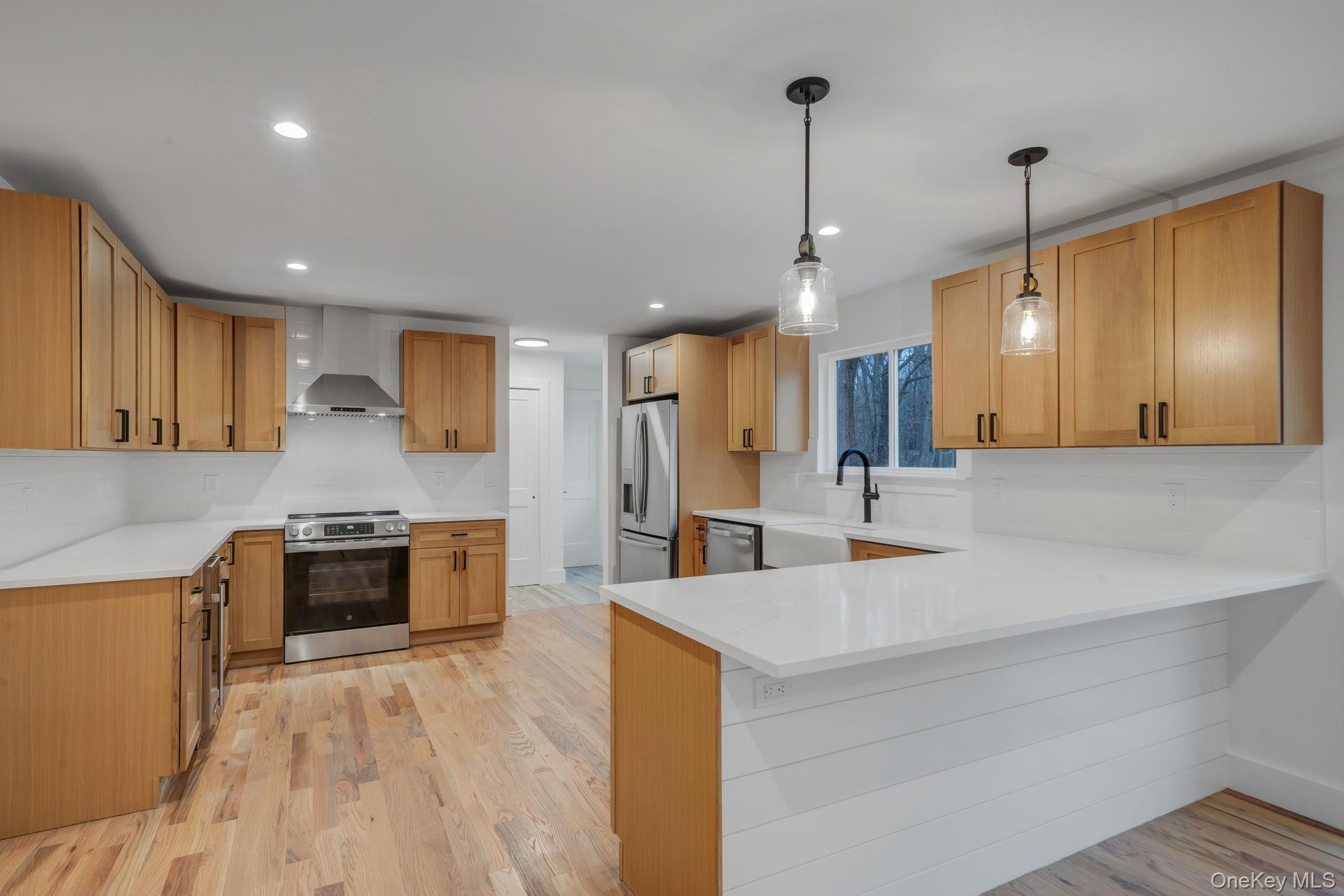 37 Locust Avenue S, Medford, NY 11763