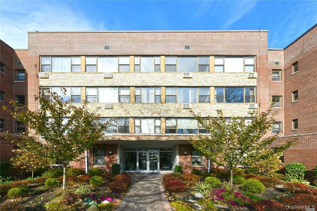 15 HILL PARK Avenue # 1-L, Great Neck Plaza, NY 11021