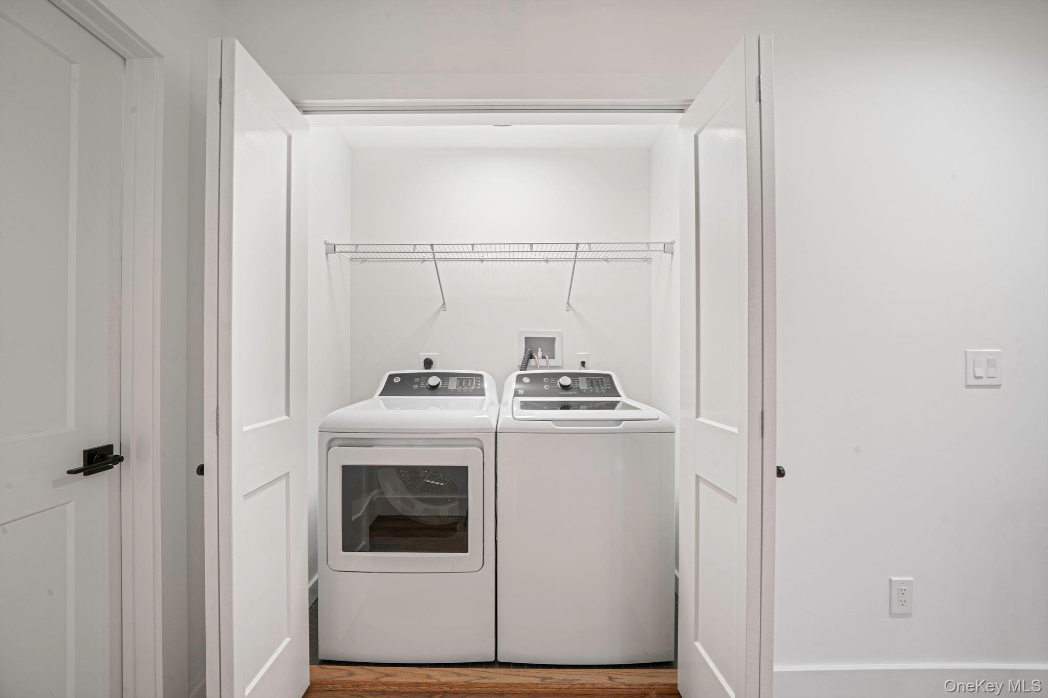 39 Locust Avenue S, Medford, NY 11763