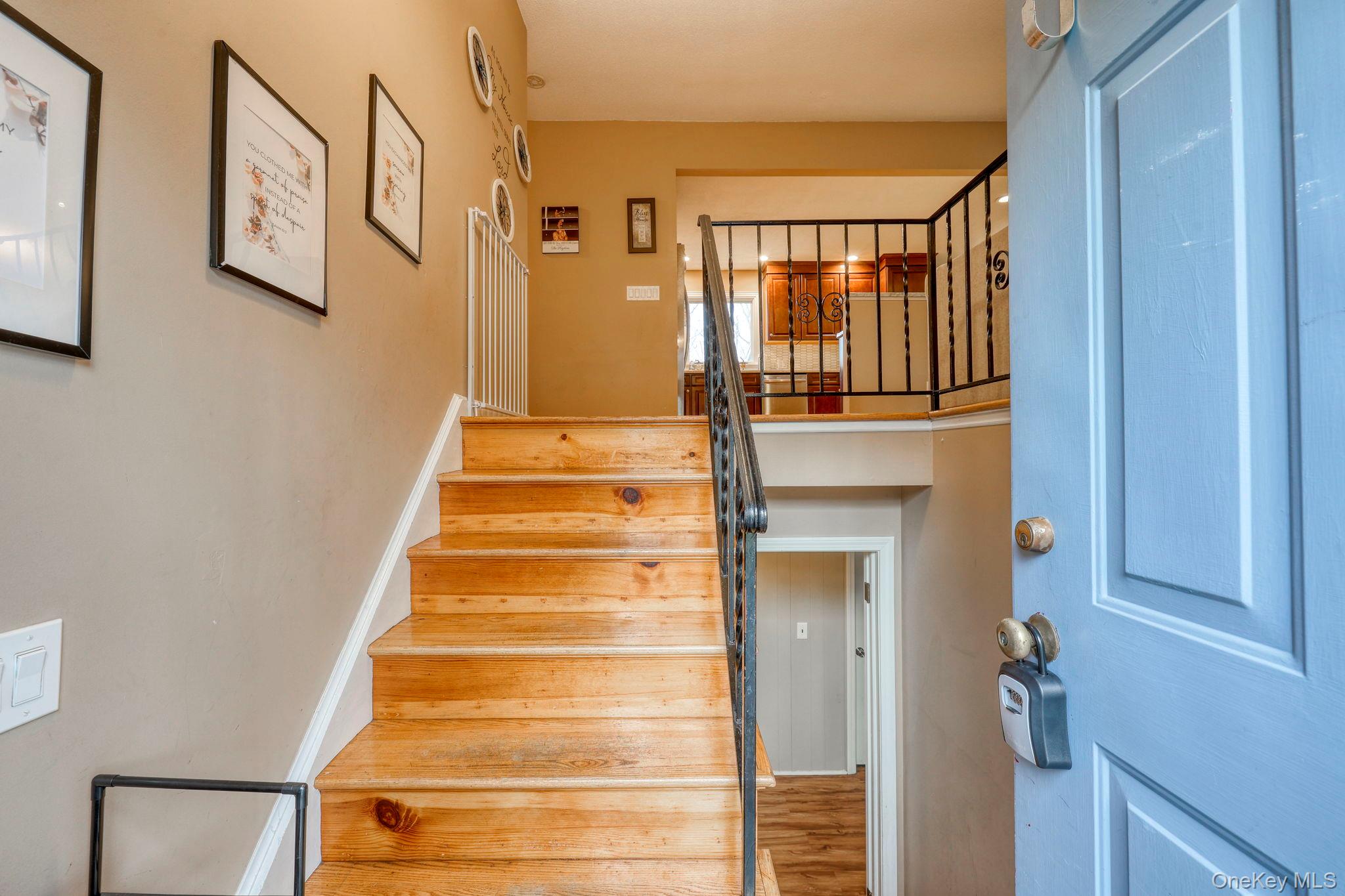 19 Eastwood Rd, Danbury, NY 06811