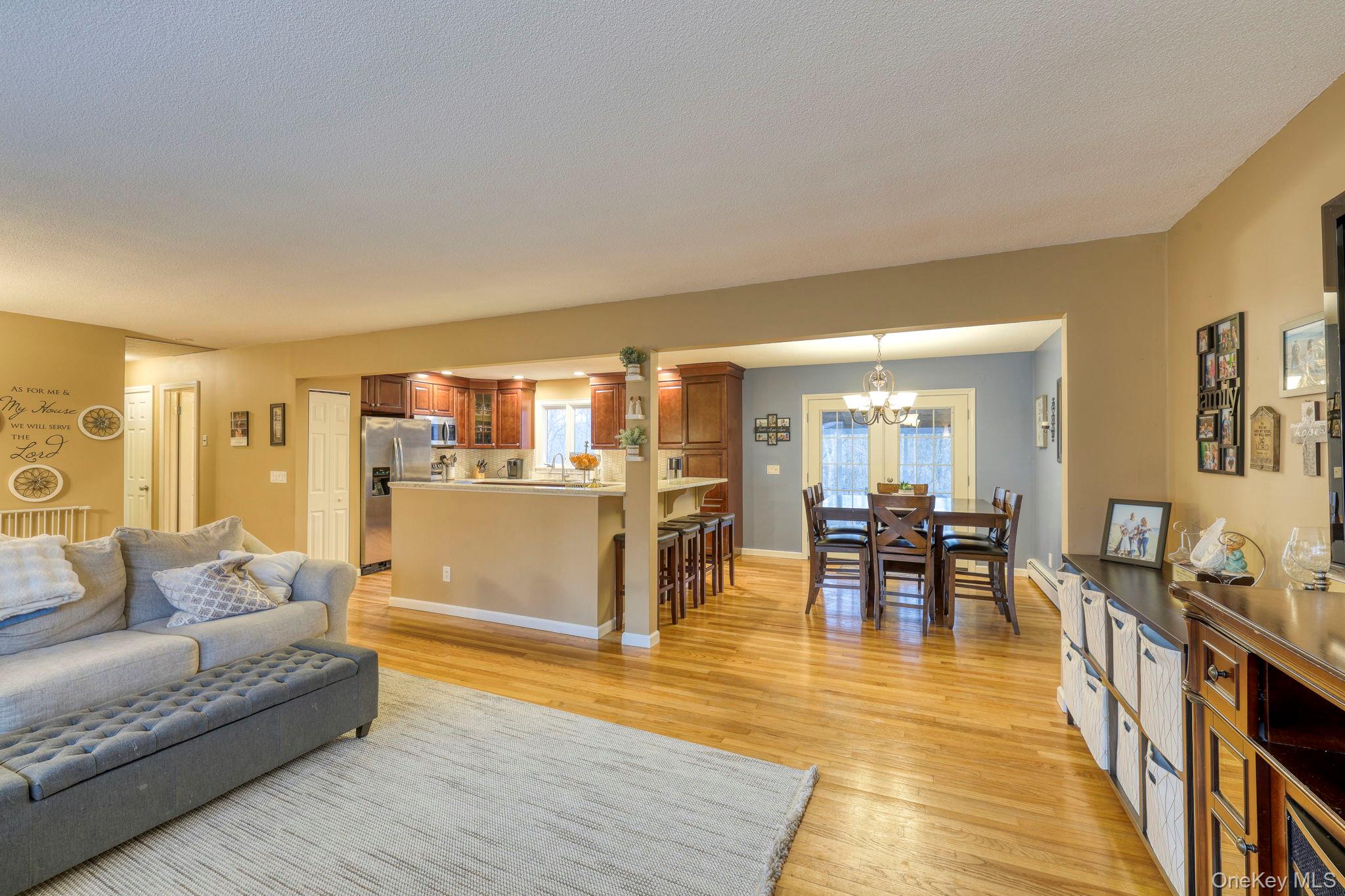 19 Eastwood Rd, Danbury, NY 06811